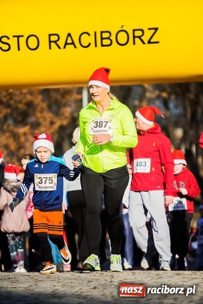 Zdjęcie w galerii na portalu naszraciborz.pl: Bieg Mikołajkowy i Nordic Walking w Parku Roth wiadomości z regionu