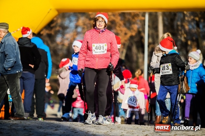 Zdjęcie w galerii na portalu naszraciborz.pl: Bieg Mikołajkowy i Nordic Walking w Parku Roth wiadomości z regionu