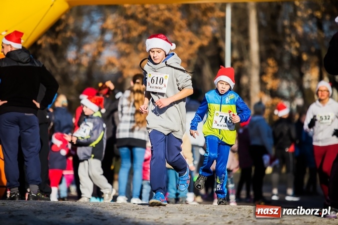 Zdjęcie w galerii na portalu naszraciborz.pl: Bieg Mikołajkowy i Nordic Walking w Parku Roth wiadomości z regionu