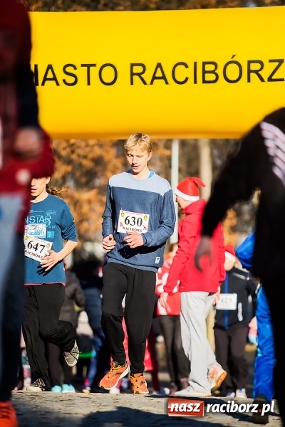 Zdjęcie w galerii na portalu naszraciborz.pl: Bieg Mikołajkowy i Nordic Walking w Parku Roth wiadomości z regionu