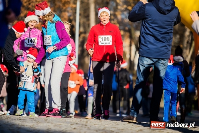 Zdjęcie w galerii na portalu naszraciborz.pl: Bieg Mikołajkowy i Nordic Walking w Parku Roth wiadomości z regionu