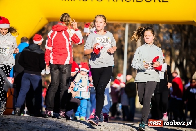 Zdjęcie w galerii na portalu naszraciborz.pl: Bieg Mikołajkowy i Nordic Walking w Parku Roth wiadomości z regionu