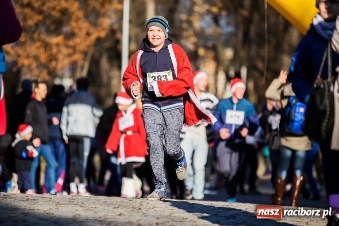 Zdjęcie w galerii na portalu naszraciborz.pl: Bieg Mikołajkowy i Nordic Walking w Parku Roth wiadomości z regionu