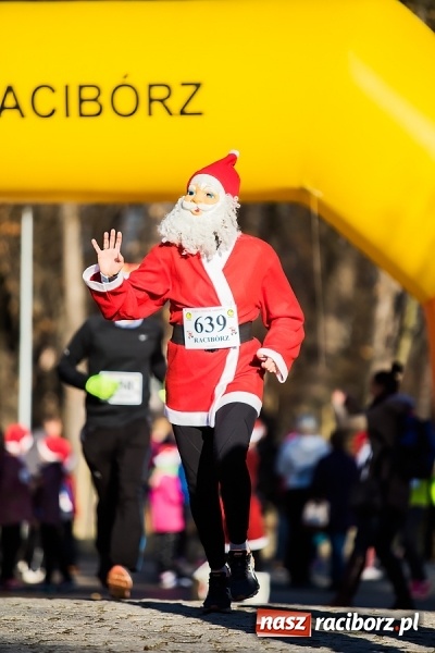 Zdjęcie w galerii na portalu naszraciborz.pl: Bieg Mikołajkowy i Nordic Walking w Parku Roth wiadomości z regionu