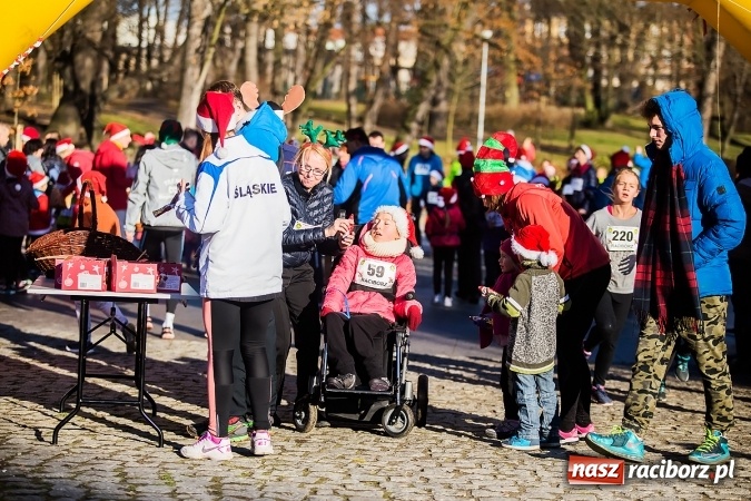 Zdjęcie w galerii na portalu naszraciborz.pl: Bieg Mikołajkowy i Nordic Walking w Parku Roth wiadomości z regionu