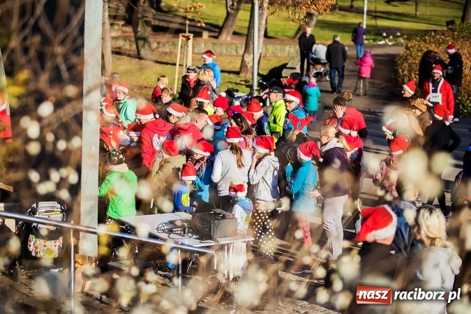 Zdjęcie w galerii na portalu naszraciborz.pl: Bieg Mikołajkowy i Nordic Walking w Parku Roth wiadomości z regionu