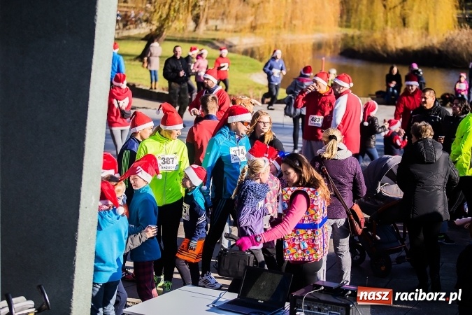 Zdjęcie w galerii na portalu naszraciborz.pl: Bieg Mikołajkowy i Nordic Walking w Parku Roth wiadomości z regionu