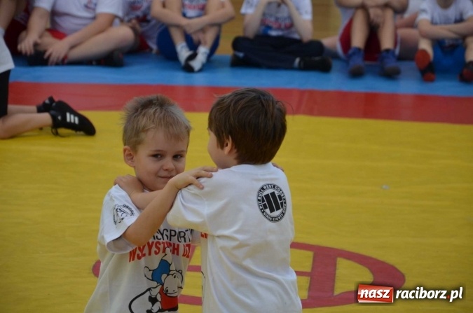 Zdjęcie w galerii na portalu naszraciborz.pl: Święty Mikołaj odwiedził dziś unitów  wiadomości z regionu
