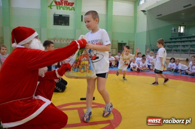 Zdjęcie w galerii na portalu naszraciborz.pl: Święty Mikołaj odwiedził dziś unitów  wiadomości z regionu