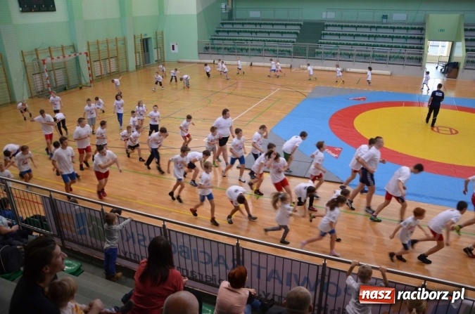 Zdjęcie w galerii na portalu naszraciborz.pl: Święty Mikołaj odwiedził dziś unitów  wiadomości z regionu