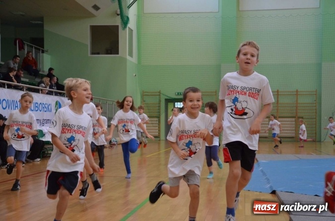 Zdjęcie w galerii na portalu naszraciborz.pl: Święty Mikołaj odwiedził dziś unitów  wiadomości z regionu