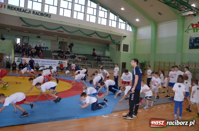 Zdjęcie w galerii na portalu naszraciborz.pl: Święty Mikołaj odwiedził dziś unitów  wiadomości z regionu