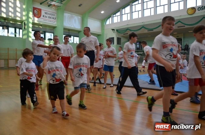 Zdjęcie w galerii na portalu naszraciborz.pl: Święty Mikołaj odwiedził dziś unitów  wiadomości z regionu