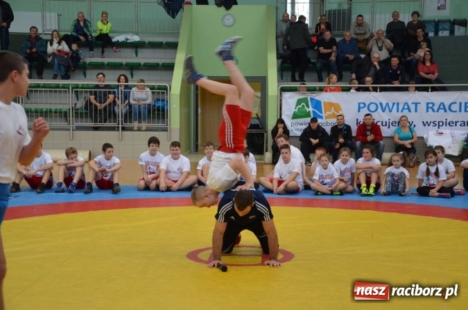 Zdjęcie w galerii na portalu naszraciborz.pl: Święty Mikołaj odwiedził dziś unitów  wiadomości z regionu