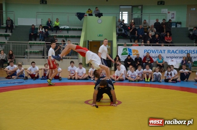 Zdjęcie w galerii na portalu naszraciborz.pl: Święty Mikołaj odwiedził dziś unitów  wiadomości z regionu