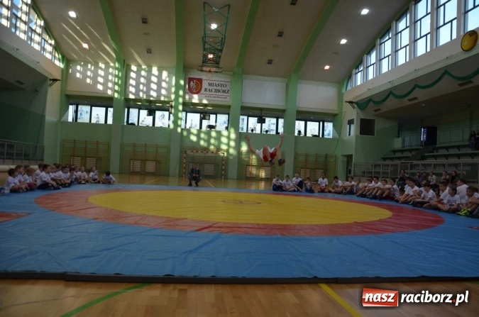 Zdjęcie w galerii na portalu naszraciborz.pl: Święty Mikołaj odwiedził dziś unitów  wiadomości z regionu