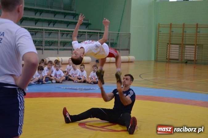 Zdjęcie w galerii na portalu naszraciborz.pl: Święty Mikołaj odwiedził dziś unitów  wiadomości z regionu