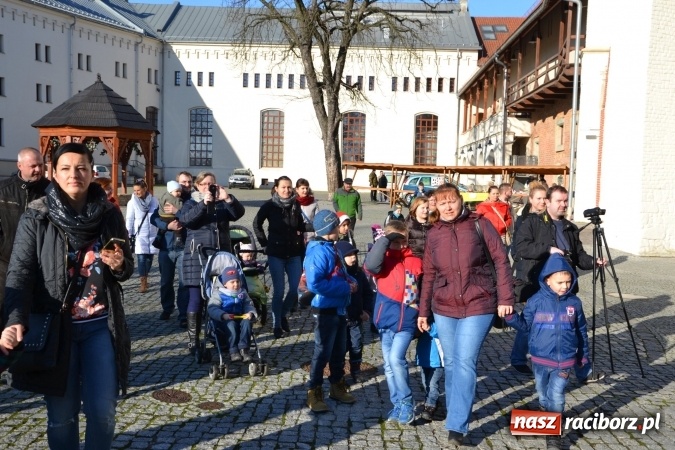 Zdjęcie w galerii na portalu naszraciborz.pl: Starym zwyczajem św. Mikołaj wjechał na zamek... wiadomości z regionu