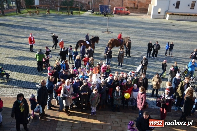 Zdjęcie w galerii na portalu naszraciborz.pl: Starym zwyczajem św. Mikołaj wjechał na zamek... wiadomości z regionu