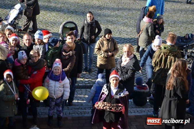 Zdjęcie w galerii na portalu naszraciborz.pl: Starym zwyczajem św. Mikołaj wjechał na zamek... wiadomości z regionu