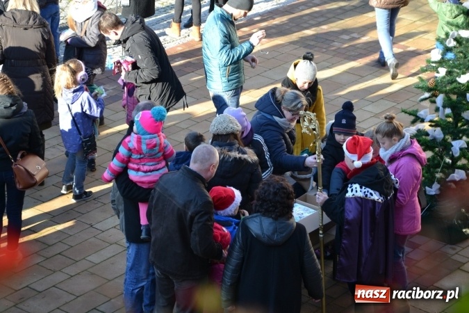 Zdjęcie w galerii na portalu naszraciborz.pl: Starym zwyczajem św. Mikołaj wjechał na zamek... wiadomości z regionu