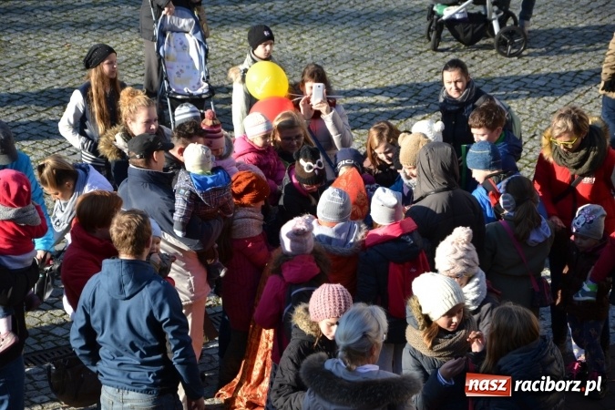 Zdjęcie w galerii na portalu naszraciborz.pl: Starym zwyczajem św. Mikołaj wjechał na zamek... wiadomości z regionu