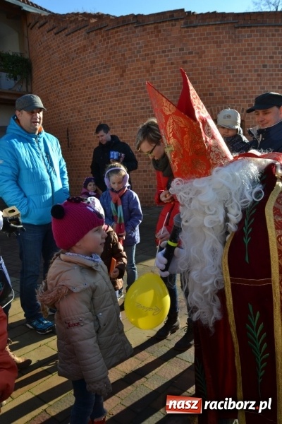 Zdjęcie w galerii na portalu naszraciborz.pl: Starym zwyczajem św. Mikołaj wjechał na zamek... wiadomości z regionu