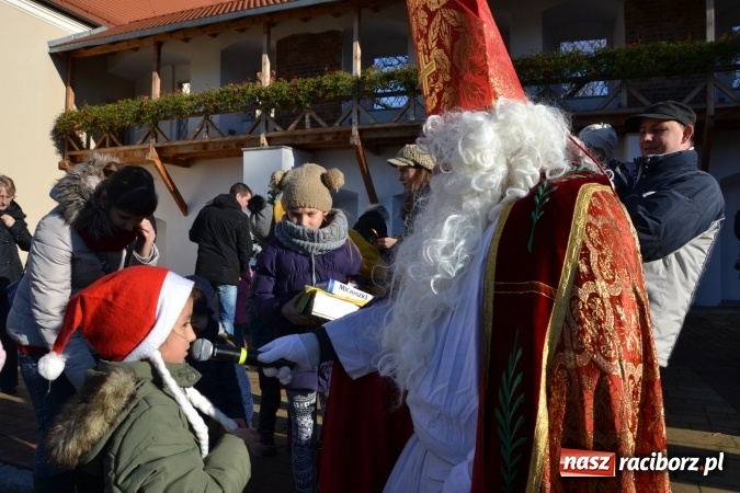 Zdjęcie w galerii na portalu naszraciborz.pl: Starym zwyczajem św. Mikołaj wjechał na zamek... wiadomości z regionu