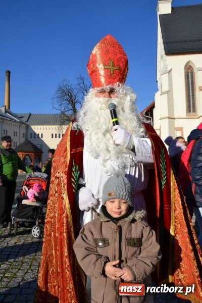 Zdjęcie w galerii na portalu naszraciborz.pl: Starym zwyczajem św. Mikołaj wjechał na zamek... wiadomości z regionu