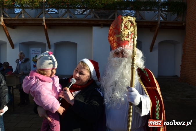 Zdjęcie w galerii na portalu naszraciborz.pl: Starym zwyczajem św. Mikołaj wjechał na zamek... wiadomości z regionu