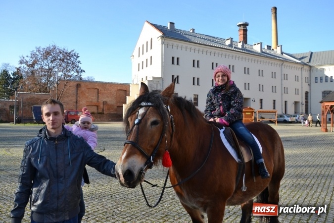 Zdjęcie w galerii na portalu naszraciborz.pl: Starym zwyczajem św. Mikołaj wjechał na zamek... wiadomości z regionu