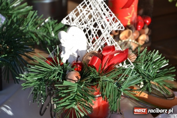 Zdjęcie w galerii na portalu naszraciborz.pl: Starym zwyczajem św. Mikołaj wjechał na zamek... wiadomości z regionu