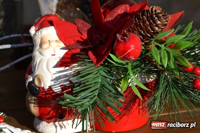 Zdjęcie w galerii na portalu naszraciborz.pl: Starym zwyczajem św. Mikołaj wjechał na zamek... wiadomości z regionu