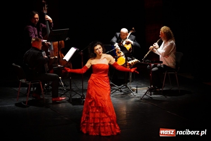 Zdjęcie w galerii na portalu naszraciborz.pl: W rytmach tanga na deskach Raciborskiego Centrum Kultury  wiadomości z regionu