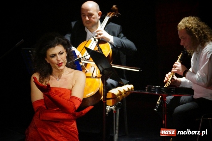 Zdjęcie w galerii na portalu naszraciborz.pl: W rytmach tanga na deskach Raciborskiego Centrum Kultury  wiadomości z regionu