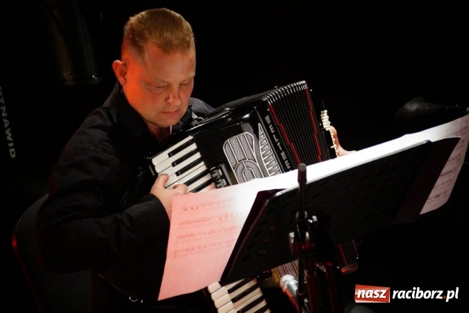 Zdjęcie w galerii na portalu naszraciborz.pl: W rytmach tanga na deskach Raciborskiego Centrum Kultury  wiadomości z regionu