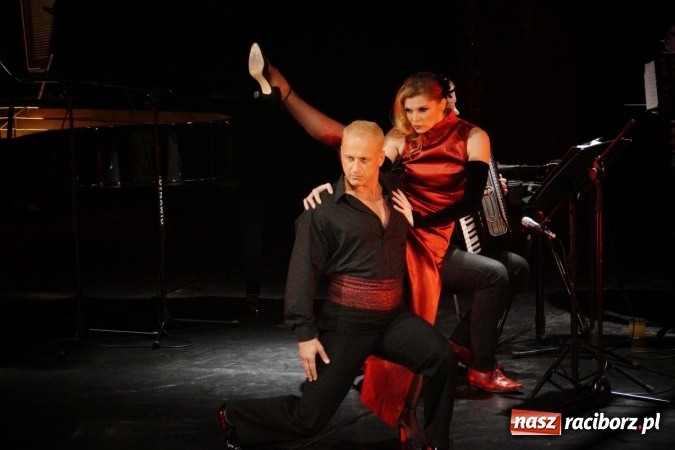 Zdjęcie w galerii na portalu naszraciborz.pl: W rytmach tanga na deskach Raciborskiego Centrum Kultury  wiadomości z regionu