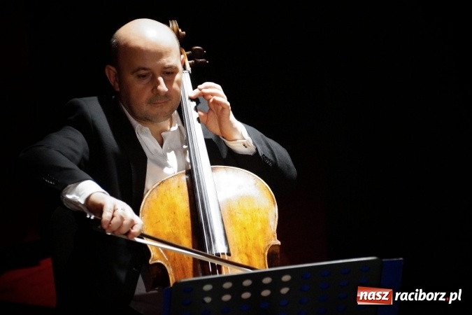 Zdjęcie w galerii na portalu naszraciborz.pl: W rytmach tanga na deskach Raciborskiego Centrum Kultury  wiadomości z regionu