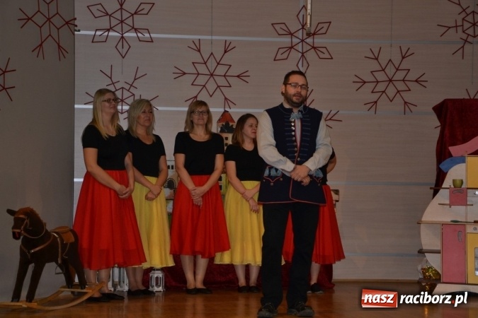 Zdjęcie w galerii na portalu naszraciborz.pl: Mikołajkowy Kopciuszek po śląsku w Tworkowie wiadomości z regionu