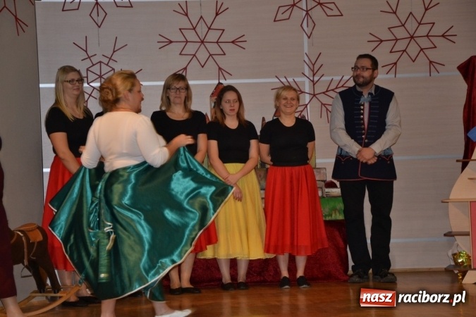 Zdjęcie w galerii na portalu naszraciborz.pl: Mikołajkowy Kopciuszek po śląsku w Tworkowie wiadomości z regionu