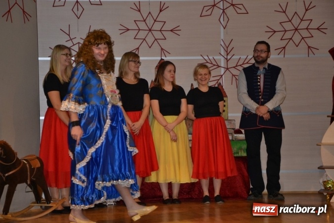 Zdjęcie w galerii na portalu naszraciborz.pl: Mikołajkowy Kopciuszek po śląsku w Tworkowie wiadomości z regionu