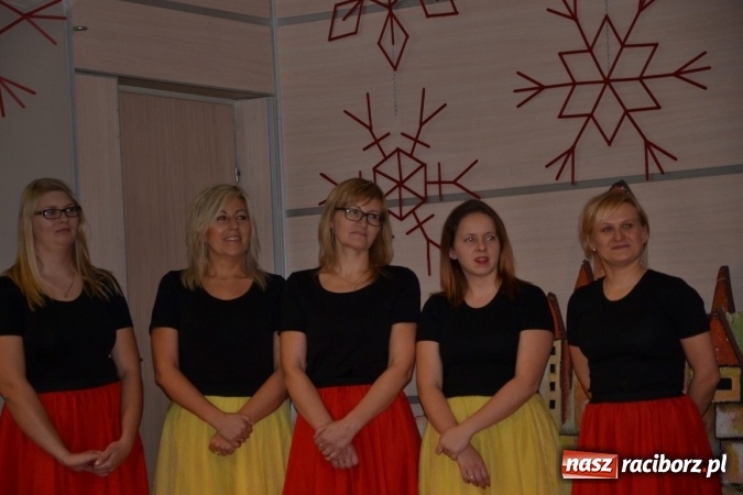 Zdjęcie w galerii na portalu naszraciborz.pl: Mikołajkowy Kopciuszek po śląsku w Tworkowie wiadomości z regionu