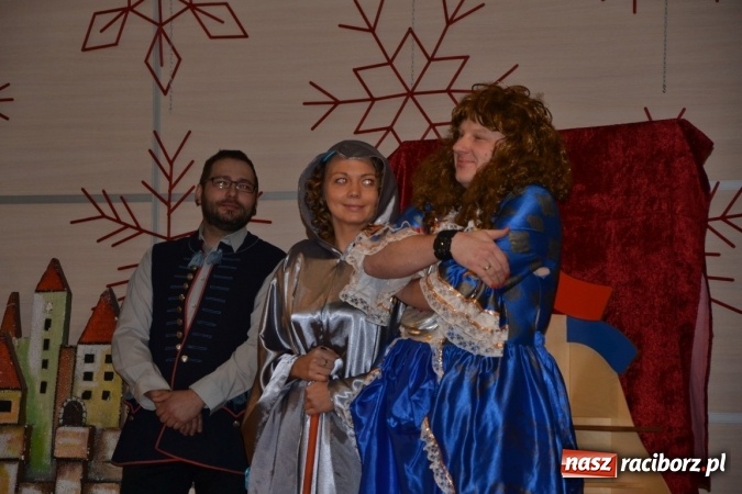 Zdjęcie w galerii na portalu naszraciborz.pl: Mikołajkowy Kopciuszek po śląsku w Tworkowie wiadomości z regionu