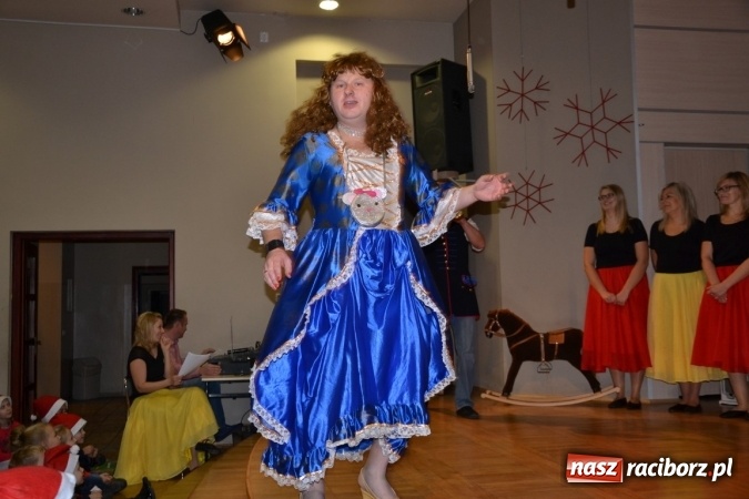 Zdjęcie w galerii na portalu naszraciborz.pl: Mikołajkowy Kopciuszek po śląsku w Tworkowie wiadomości z regionu