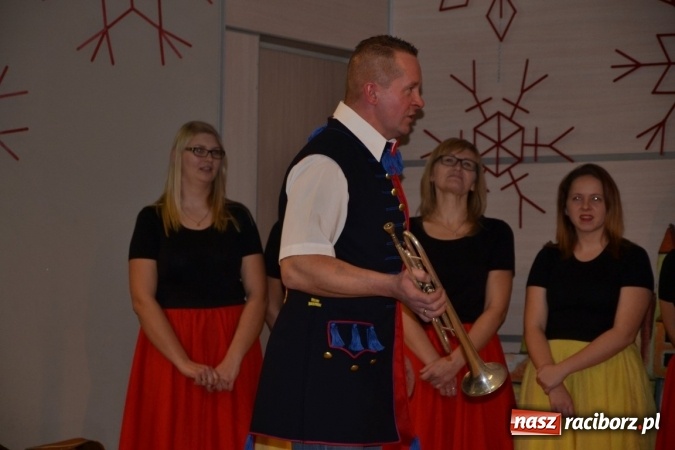 Zdjęcie w galerii na portalu naszraciborz.pl: Mikołajkowy Kopciuszek po śląsku w Tworkowie wiadomości z regionu