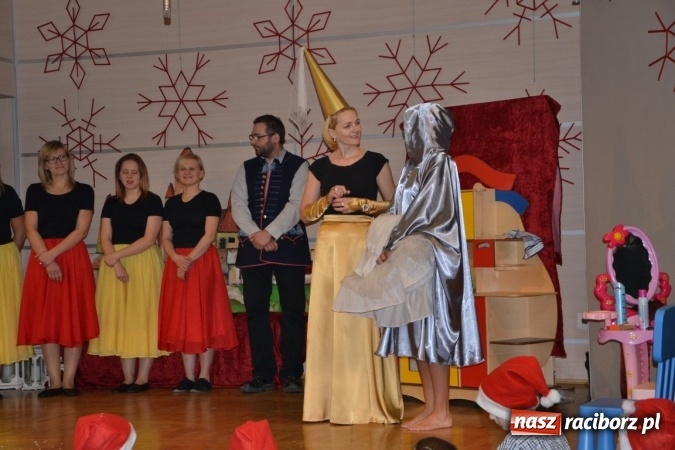 Zdjęcie w galerii na portalu naszraciborz.pl: Mikołajkowy Kopciuszek po śląsku w Tworkowie wiadomości z regionu