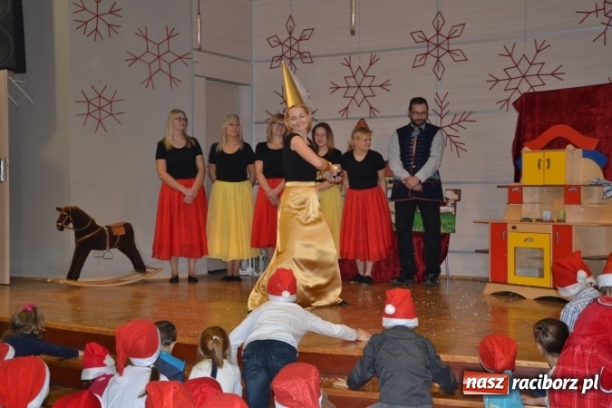 Zdjęcie w galerii na portalu naszraciborz.pl: Mikołajkowy Kopciuszek po śląsku w Tworkowie wiadomości z regionu