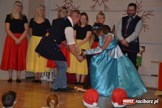 Zdjęcie w galerii na portalu naszraciborz.pl: Mikołajkowy Kopciuszek po śląsku w Tworkowie wiadomości z regionu