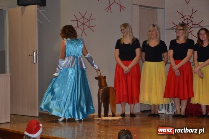 Zdjęcie w galerii na portalu naszraciborz.pl: Mikołajkowy Kopciuszek po śląsku w Tworkowie wiadomości z regionu