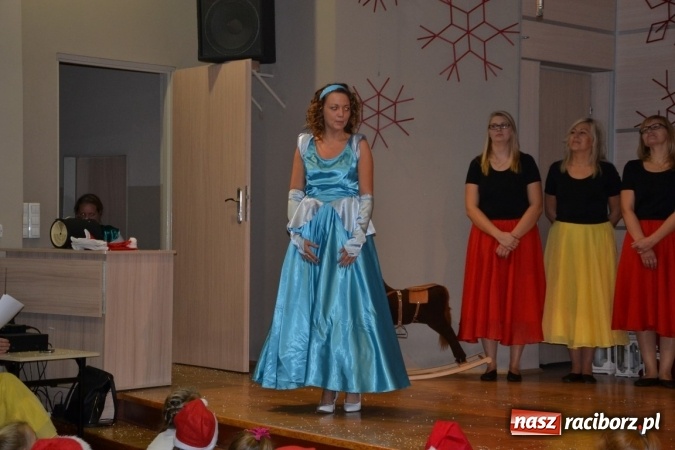 Zdjęcie w galerii na portalu naszraciborz.pl: Mikołajkowy Kopciuszek po śląsku w Tworkowie wiadomości z regionu